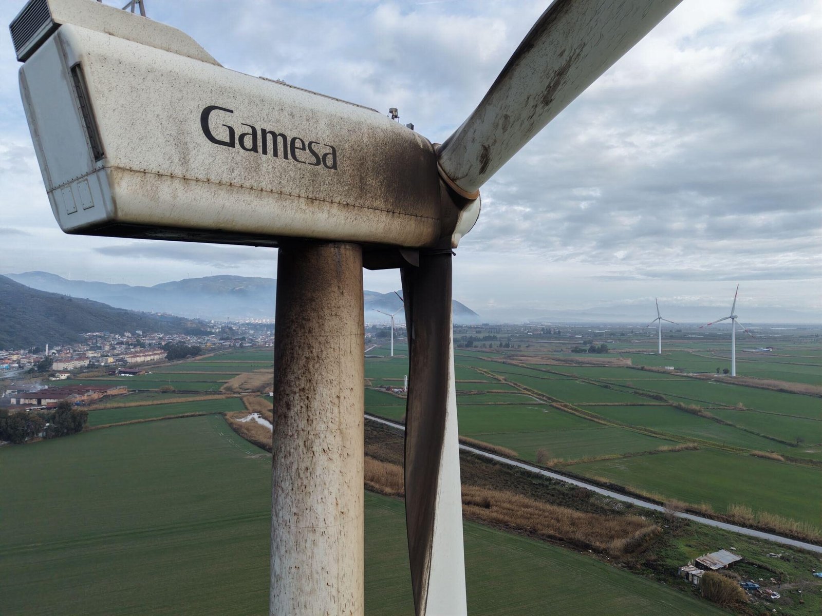 Kanat temizliği öncesi kirli yüzey