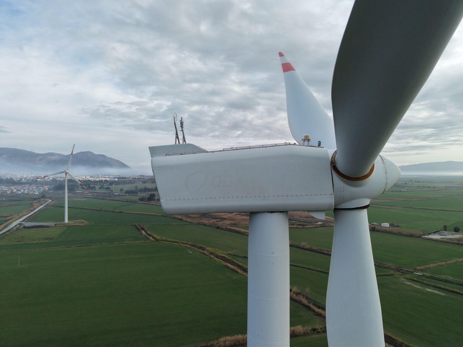 Kanat temizliği sonrası temiz yüzey